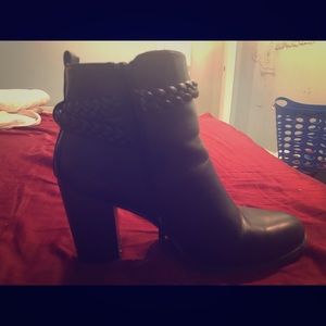 Heel boots